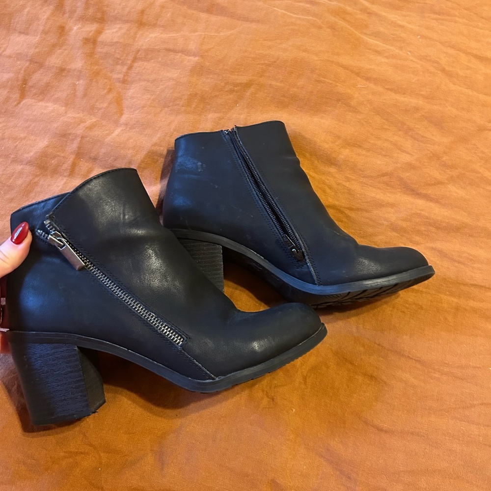 Elegant Black Ankle Boots